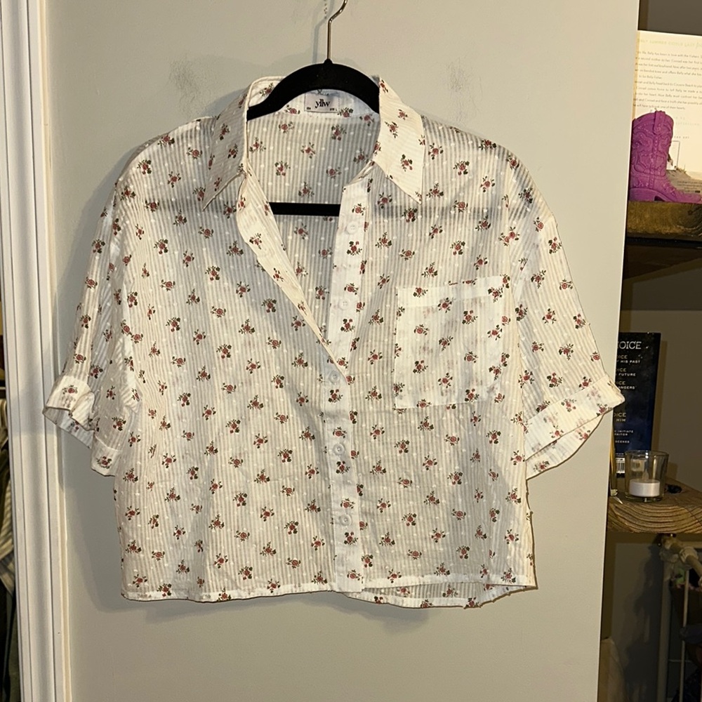Yellow the Label size large white floral short sleeve button down